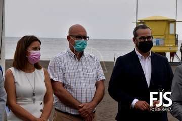 Izado de la bandera azul en Melenara/TA.